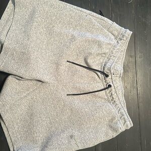 Men’s Nike tech shorts